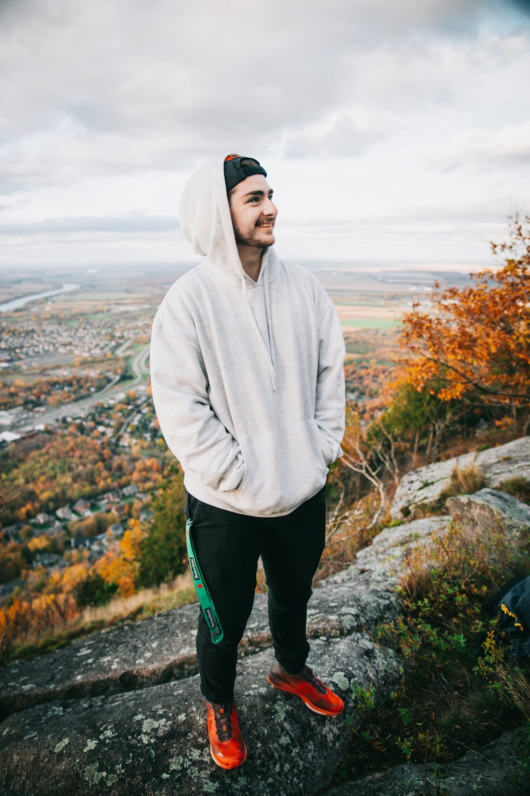 Comfort Meets Style – The Essential Role of Sweatshirts in Modern Men’s Fashion Guy with a white hoodie smiling standing in the nature